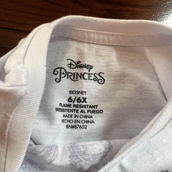 Disney Princess White Tee with Colorful Design Size 6/6X - Picture 3 of 5